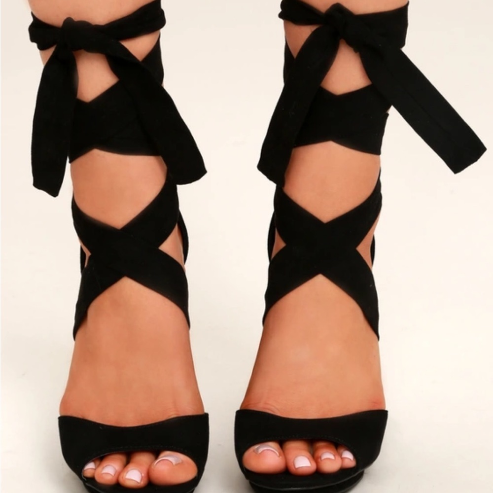 Lulu’s lovely black lace up heel